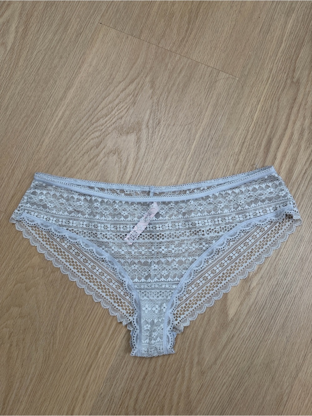 Victoria’s Secret Lace Cheeky Panty L